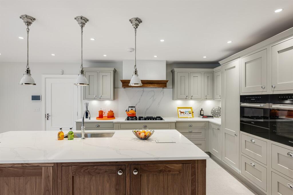 6 bedroom detached house for sale in Bradgate Road, Bowdon, WA14